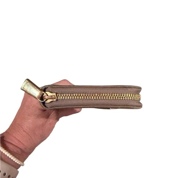 Furla Gold Zip-Around Wallet Sleek Design - Picture 10 of 10